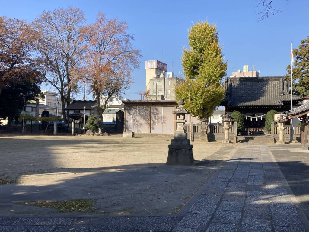 千方神社　境内